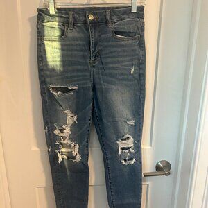 American Eagle; 8 Short; Distressed; Curvy hi-rise light wash jegging